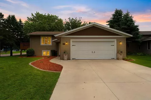605 Park Island Dr SW, Hutchinson, MN 55350