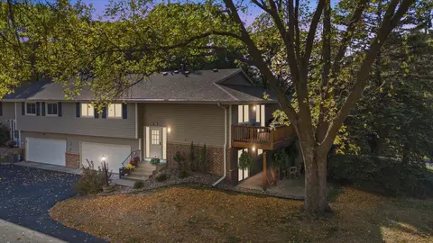 1266 Timbershore Ln, Eagan, MN 55123