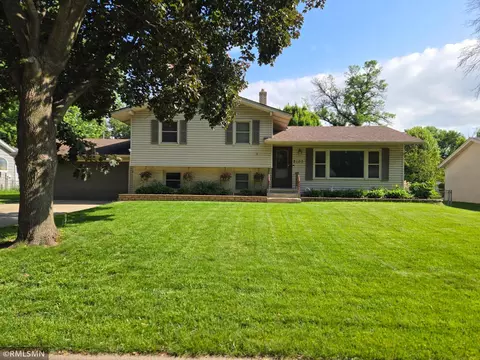 2167 Lakeaires Blvd, White Bear Lake, MN 55110