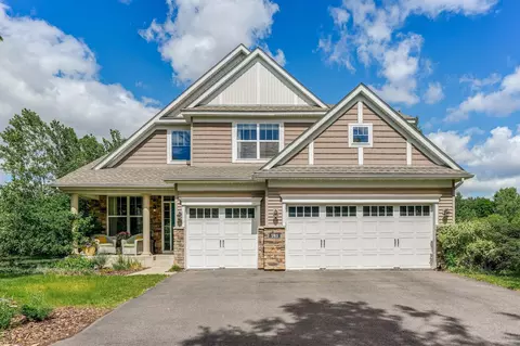593 Eastgate Pkwy, Mahtomedi, MN 55115