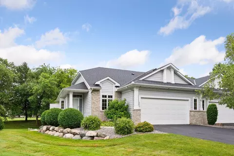 8820 Pointe Vista Dr, Victoria, MN 55386