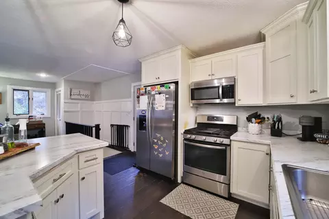 Kitchen - 13412 Meredith Dr, Baxter, MN 56425 photo 6 of 7