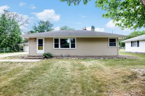 2815 Merrill St, Roseville, MN 55113