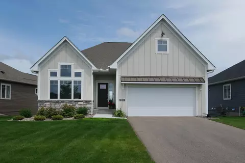 1872 Oakpointe Dr, Waconia, MN 55387