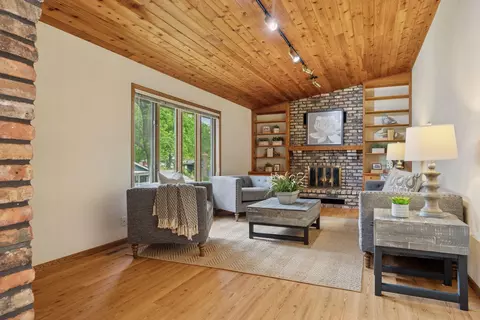 2712 Dalridge Cir, Burnsville, MN 55337