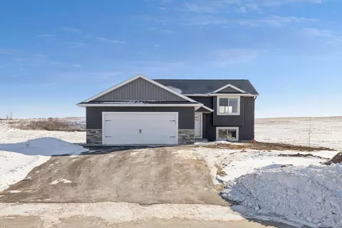 492 Coyote Way, New Richmond, WI 54017