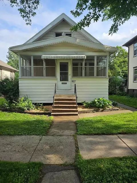 927 James Ave, Saint Paul, MN 55102