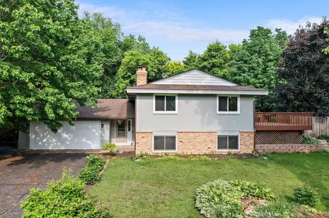 13617 Country Pl, Burnsville, MN 55337