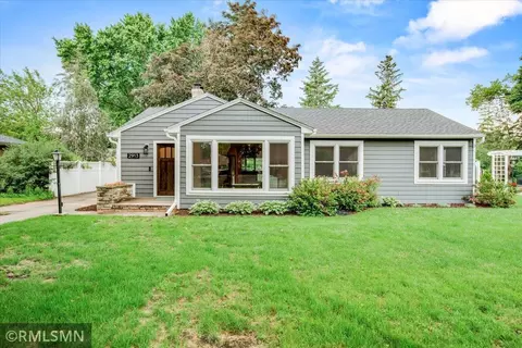 2913 Cherokee Pl, Golden Valley, MN 55422