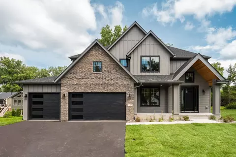 449 Bear Ct, Vadnais Heights, MN 55127