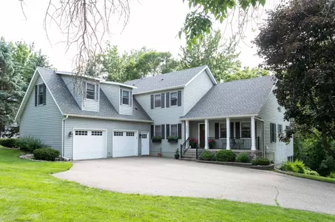 6045 Galpin Lake Rd, Shorewood, MN 55331