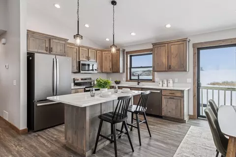 440 Coyote Way, New Richmond, WI 54017