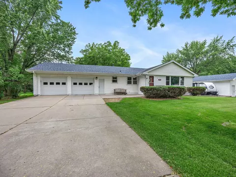 3945 8th Ave NW, Anoka, MN 55303
