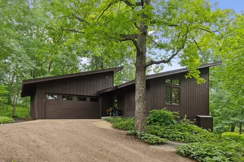 5 Chickadee Ln, North Oaks, MN 55127