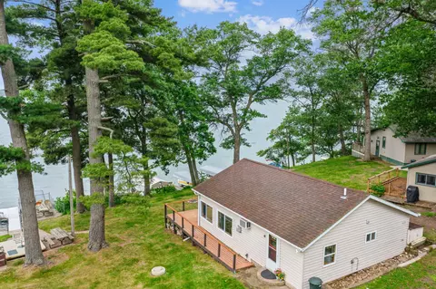 27707 Ettinger Rd, Oakland, WI 54893