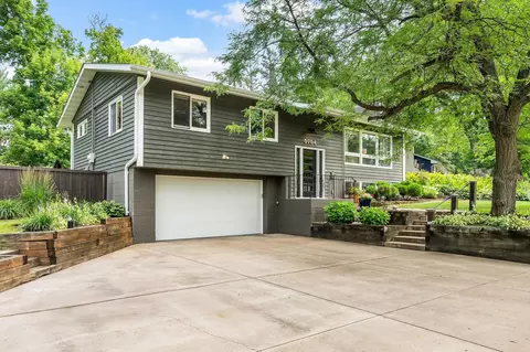5754 Oakview Ln, Minnetonka, MN 55345