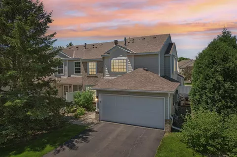 2754 Wagon Wheel Trl, Chaska, MN 55318