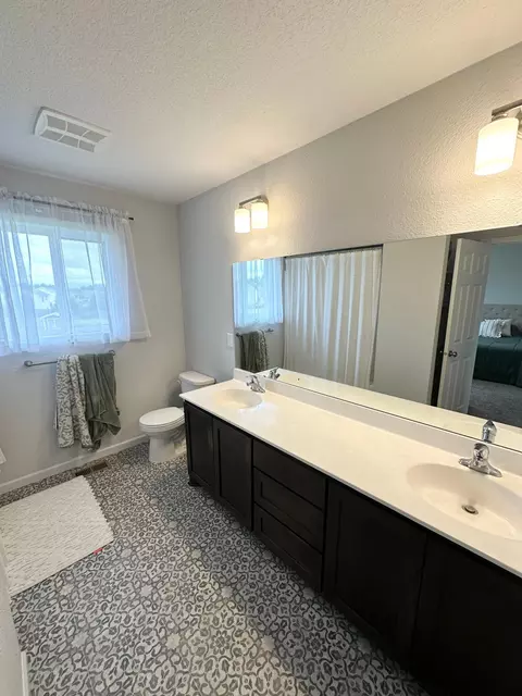 Bath - 830 Nelson Ave, Mora, MN 55051 photo 1 of 3
