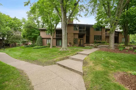 2589 Sumac Rdg, White Bear Lake, MN 55110