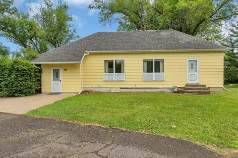 537 Walnut St S, Mora, MN 55051