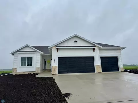 485 Prairie Pkwy, Kindred, ND 58051