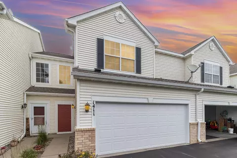 1411 Yorkshire Ln, Shakopee, MN 55379