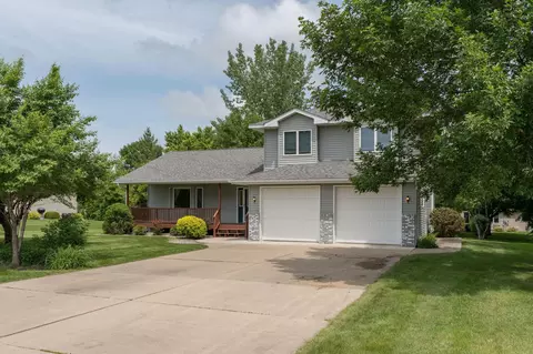 1801 1st St E, Glencoe, MN 55336