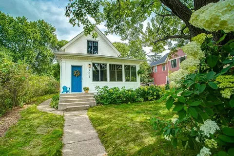 201 6th St S, Stillwater, MN 55082