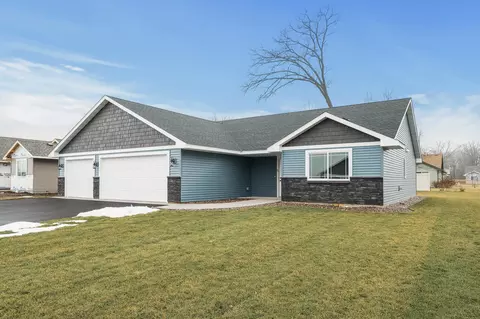 7267 Hawthorne Ct, North Branch, MN 55056