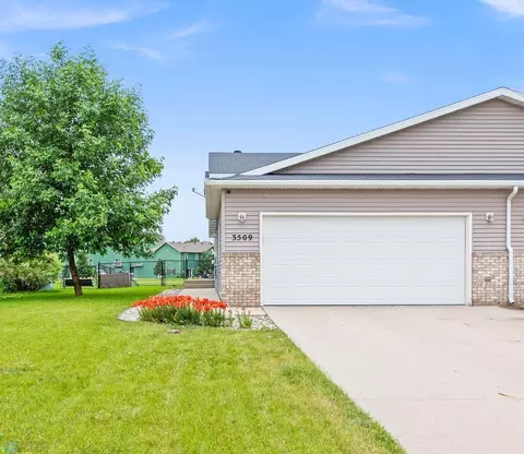 3509 10th St S, Moorhead, MN 56560