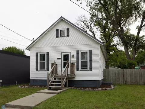 1341 3rd Ave N, Fargo, ND 58102