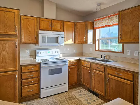 Kitchen - 45608 Devils Lake Rd, Perham, MN 56573 photo 1 of 1