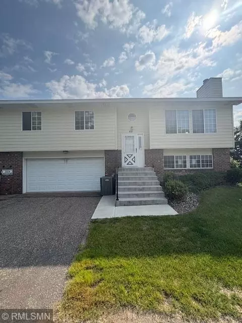 421 Dorland Rd S, Maplewood, MN 55119