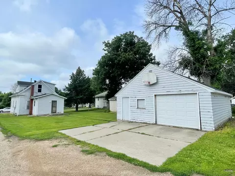 212 E Sanborn St, Springfield, MN 56087 photo 3