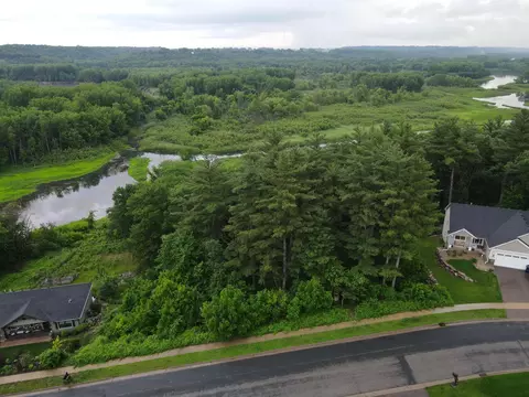 925 Riverview Ln, Belle Plaine, MN 56011