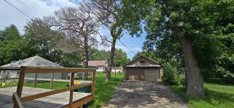 Exterior - 922 White St, Jackson, MN 56143 photo 2 of 3