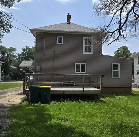 Exterior - 922 White St, Jackson, MN 56143 photo 3 of 3
