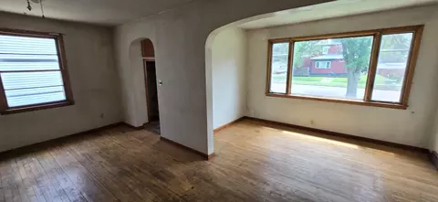 Living - 922 White St, Jackson, MN 56143 photo 2 of 2