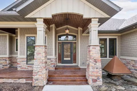 15719 Robinwood Dr, Minnetonka, MN 55345