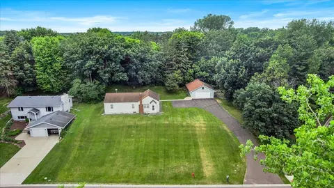 4145 Oakcrest Dr, Vadnais Heights, MN 55127