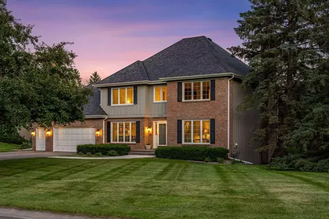 19885 Chartwell Hl, Shorewood, MN 55331