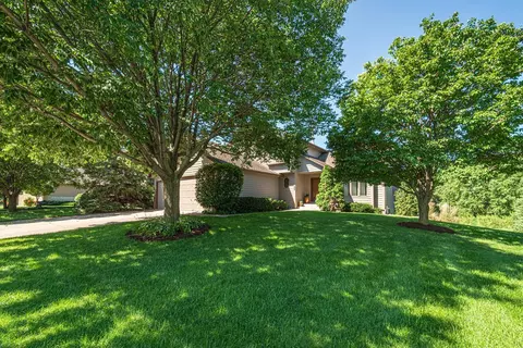 1084 Stein Dr, Waconia, MN 55387