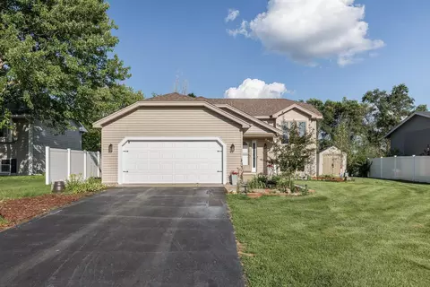 2513 Crestmount Ln, Burnsville, MN 55306