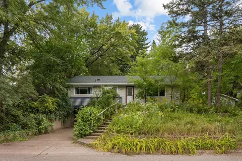 662 Gentry Ave N, Oakdale, MN 55128
