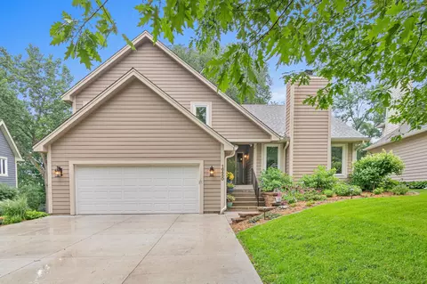 16450 S Manor Rd, Eden Prairie, MN 55346