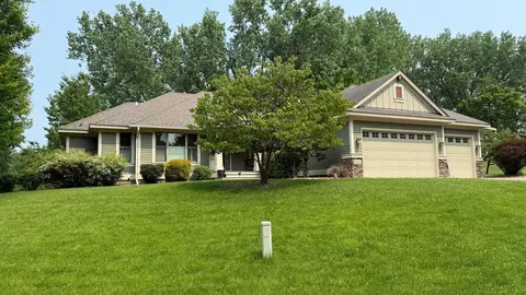 4070 Lakehill Cir, White Bear Lake, MN 55110