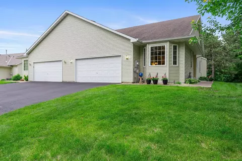 13393 Pine View Pl, Lindstrom, MN 55045