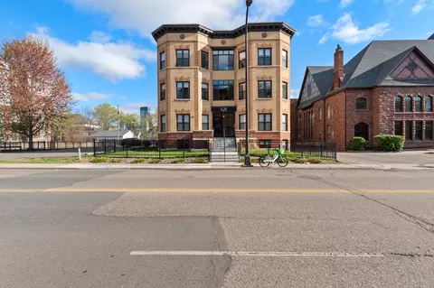 628 E Franklin Ave #100, Minneapolis, MN 55404