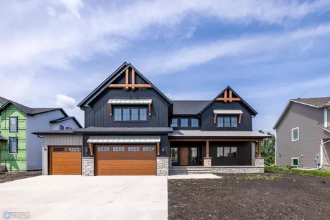 4727 63rd St S, Fargo, ND 58104