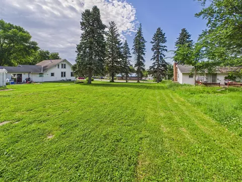 206 E 7th St, Starbuck, MN 56381